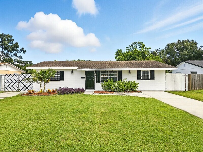 641 72nd Ave N in St. Petersburg, FL - Building Photo