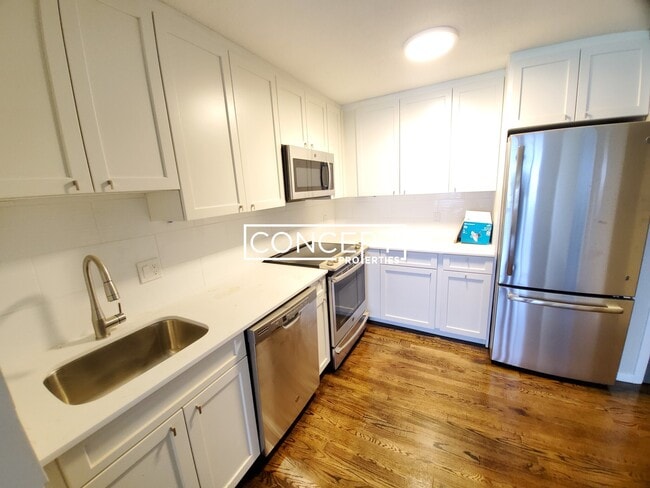 50 Evergreen St, Unit 28 in Boston, MA - Building Photo - Building Photo