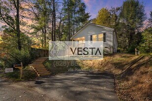 44 Rosemary Rd in Asheville, NC - Building Photo