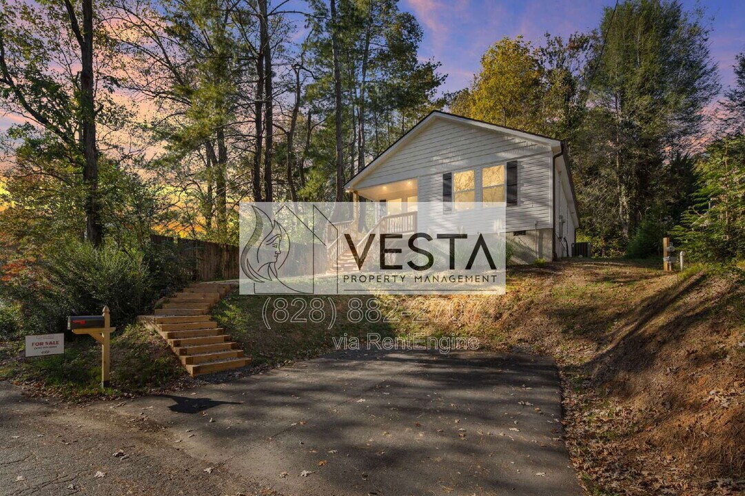 44 Rosemary Rd in Asheville, NC - Building Photo