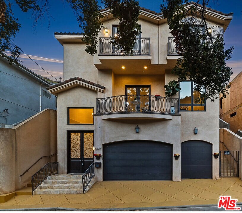 6477 Deep Dell Pl in Los Angeles, CA - Building Photo