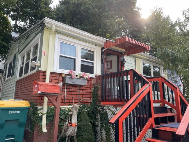 property at 7 Boline Pl