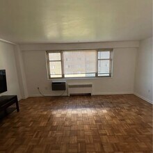 11820 Edgewater Dr in Lakewood, OH - Building Photo - Building Photo