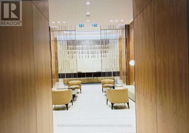 8 Eglinton Ave E in Toronto, ON - Building Photo - Building Photo