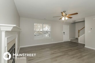 5728 Fairchase Ave in Charlotte, NC - Foto de edificio - Building Photo