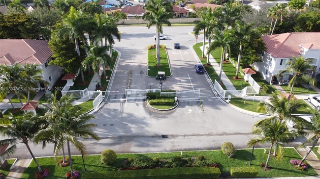 2764 SW 83rd Ave in Miramar, FL - Foto de edificio - Building Photo