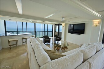 10951 Gulf Shore Dr in Naples, FL - Foto de edificio - Building Photo