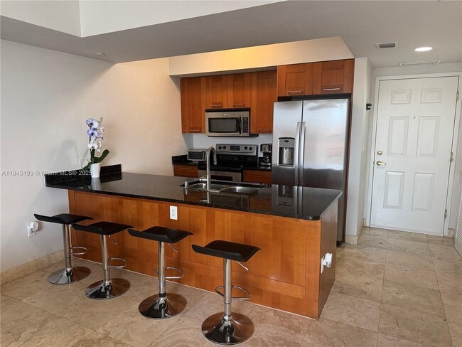 4100 Salzedo St, Unit 502 in Coral Gables, FL - Foto de edificio - Building Photo