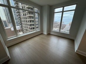 514 N Peshtigo Ct in Chicago, IL - Building Photo - Building Photo