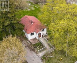 1725 Spruce Hill Rd in Pickering, ON - Building Photo