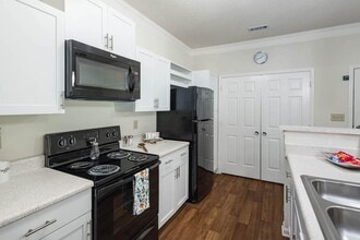 Hawthorne at Main in Kernersville, NC - Building Photo - Building Photo
