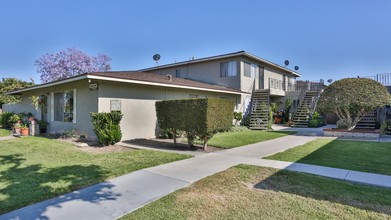 1581 Coriander Dr in Costa Mesa, CA - Building Photo - Building Photo