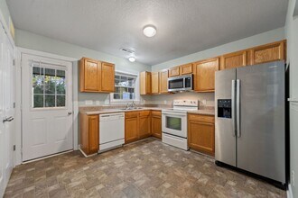 700 Streamwood Dr in Jacksonville, NC - Building Photo - Building Photo