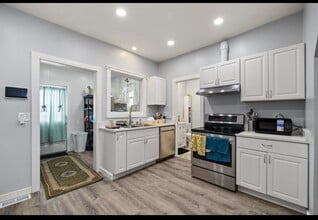 469 Cleveland Ave, Unit 2 in Ashland, OH - Foto de edificio - Building Photo