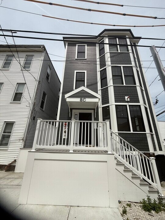 8 C Ford St in Boston, MA - Building Photo