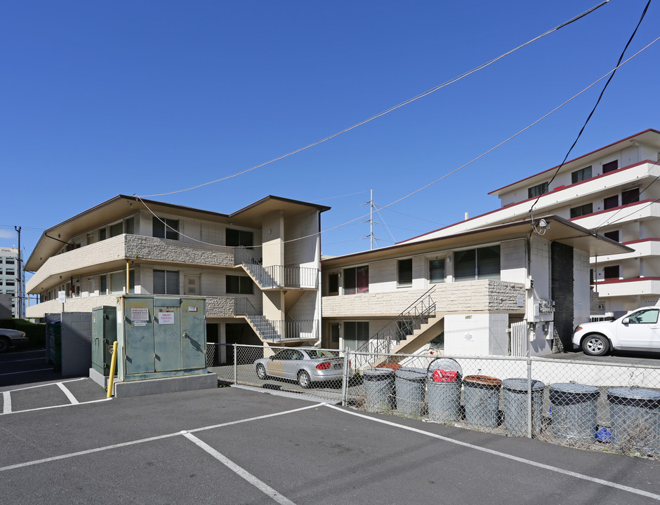 516-518 N School St in Honolulu, HI - Building Photo