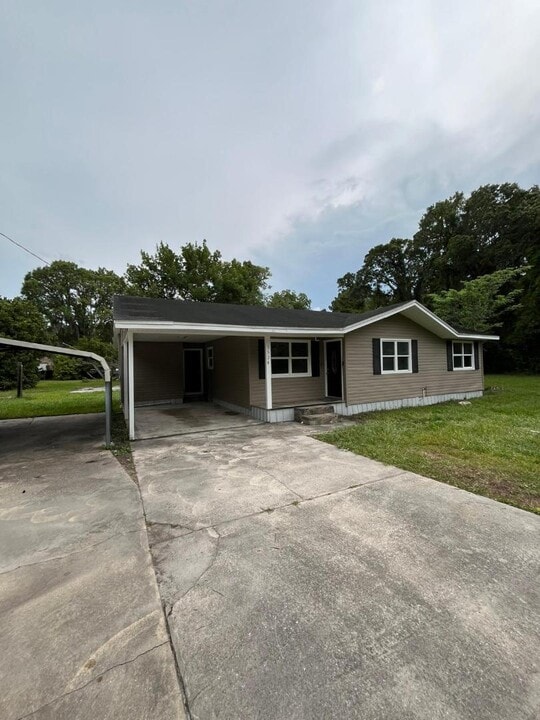 5574 NW 177th St in Starke, FL - Building Photo