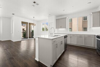 1207 Paseo Seashore in San Diego, CA - Building Photo - Building Photo