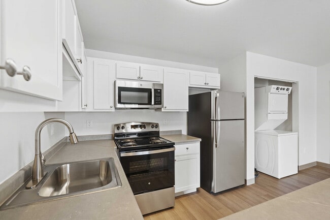 Whispering Pines Apartments in Delavan, WI - Building Photo - Building Photo