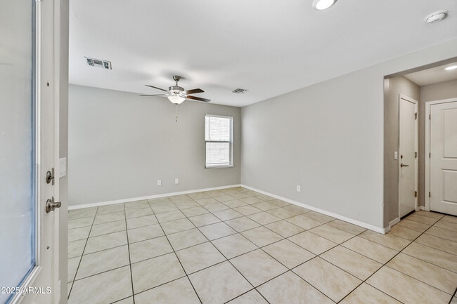 8047 W Albeniz Pl in Phoenix, AZ - Building Photo - Building Photo