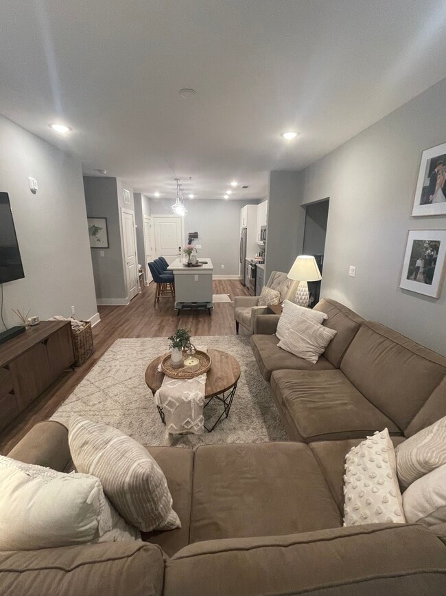 5840 McCrimmon Pky in Morrisville, NC - Foto de edificio - Building Photo