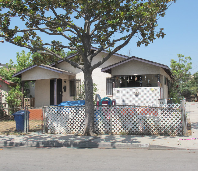 609 S La Verne Ave in Los Angeles, CA - Foto de edificio - Building Photo