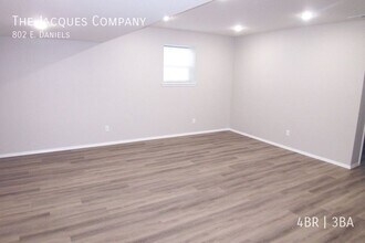 802 E Daniels St in Ozark, MO - Building Photo - Building Photo