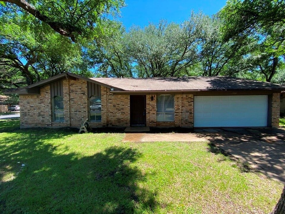 5905 Burrough Dr in Austin, TX - Building Photo
