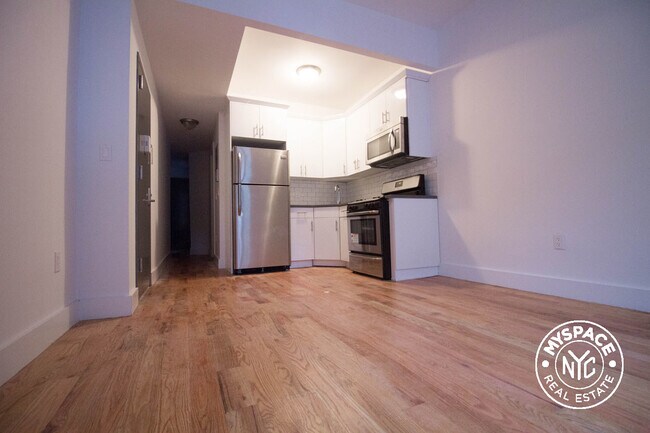 493 Prospect Pl, Unit 1 in Brooklyn, NY - Building Photo - Building Photo