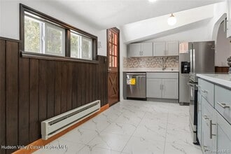 378 Broadway in Ulster Park, NY - Foto de edificio - Building Photo