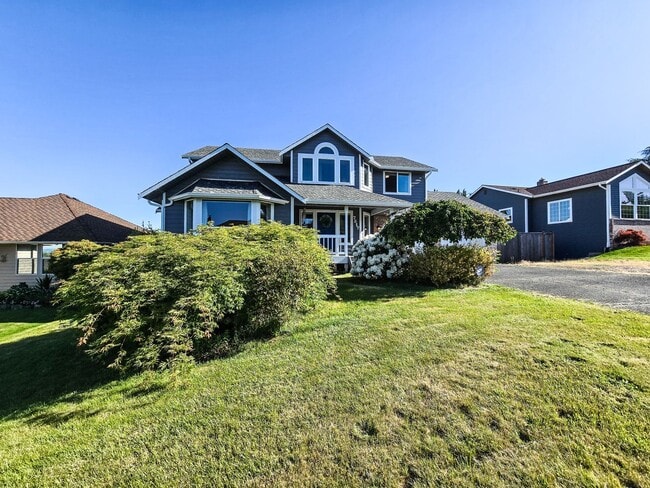 property at 7517 76th Pl NE