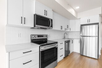 10830-10114 114 St NW in Edmonton, AB - Building Photo - Building Photo