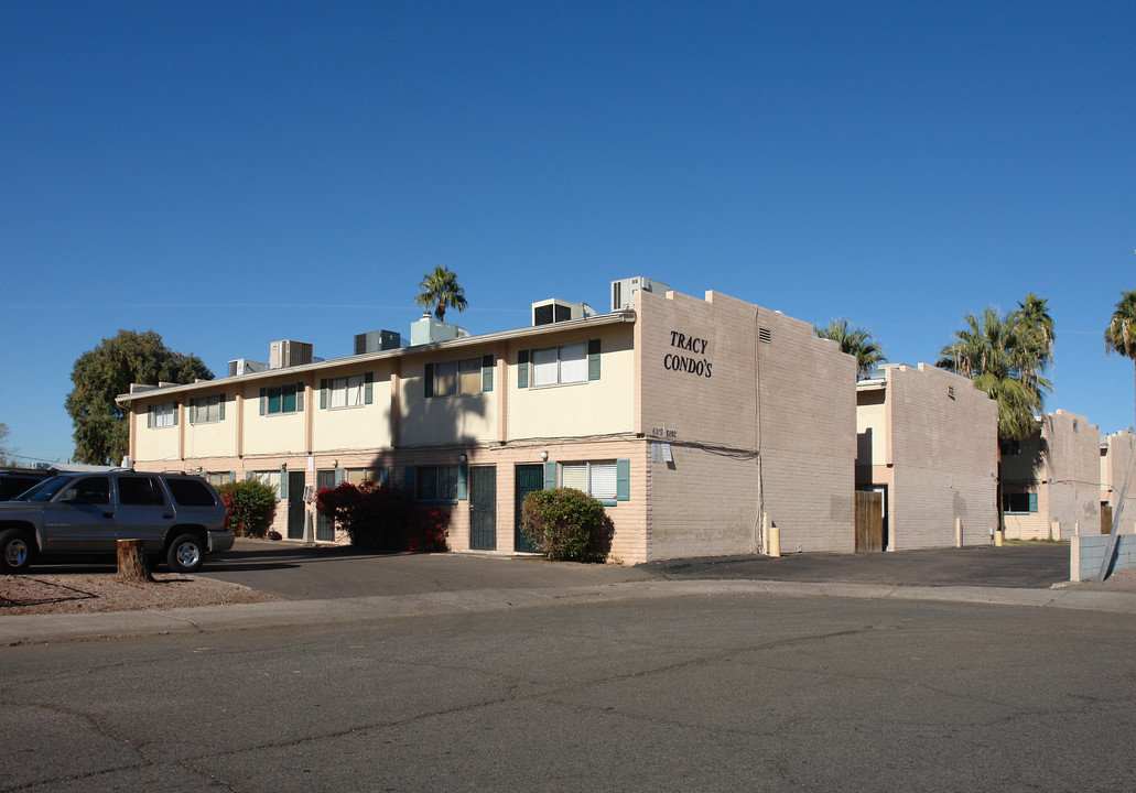 Tracey Condominiums (por) in Glendale, AZ - Foto de edificio