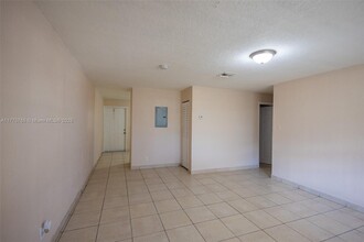121 SW 12th Ave in Delray Beach, FL - Foto de edificio - Building Photo