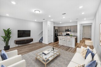 7648 SW Lucy Ln in Stuart, FL - Building Photo - Building Photo