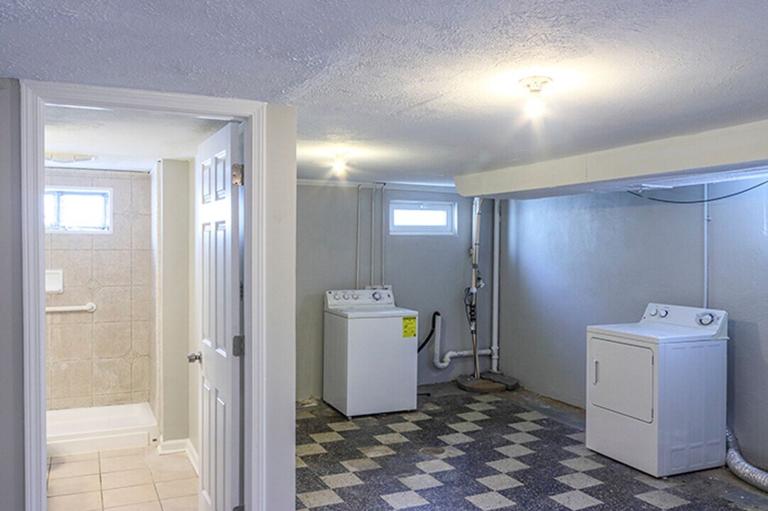 3907 Cane Run Rd in Louisville, KY - Building Photo