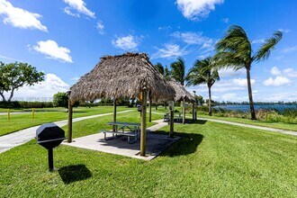 109 Lake Emerald Dr in Oakland Park, FL - Foto de edificio - Building Photo