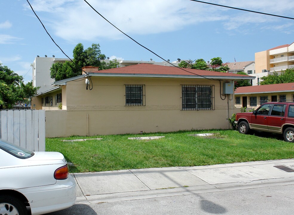 230 SW 12th St in Miami, FL - Building Photo