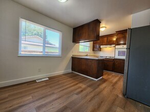 1051 King St in Santa Rosa, CA - Building Photo - Building Photo