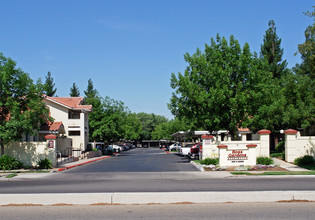 Ross Gardens in Fresno, CA - Building Photo - Building Photo