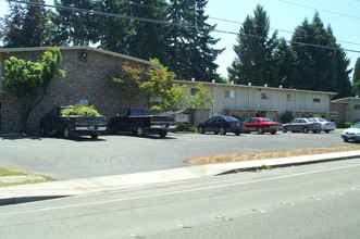 Newport Manor Apartments in Bellevue, WA - Foto de edificio - Building Photo