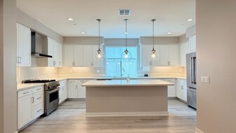 13026 Lumen Wy in San Diego, CA - Building Photo