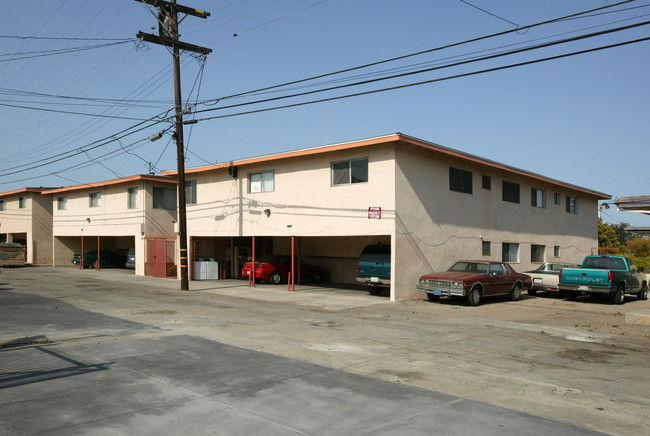 1725-1735 San Marino St in Oxnard, CA - Building Photo - Building Photo