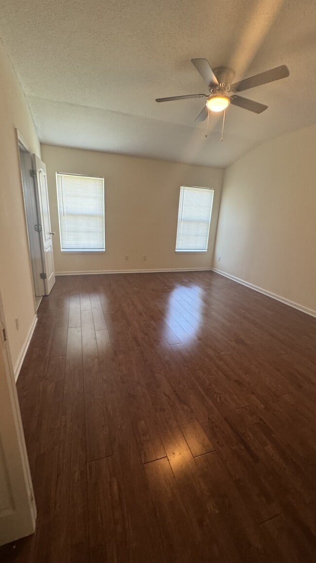 property at 1447 Biscayne Bay Cir