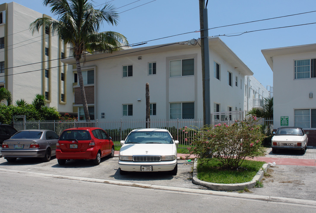 6911-6915 Bay Dr in Miami Beach, FL - Building Photo