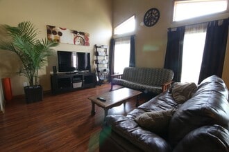 1109 Bristol Ln in Farmington, MN - Foto de edificio - Building Photo