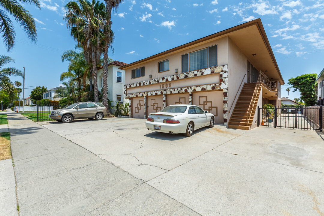 1508 S Orange Grove Ave in Los Angeles, CA - Building Photo