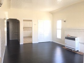 1022 W 64th St Apartments