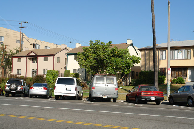 133 S La Fayette Park Pl in Los Angeles, CA - Building Photo - Building Photo