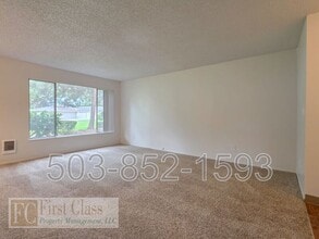 1366 NE 186th Ave in Portland, OR - Building Photo - Building Photo